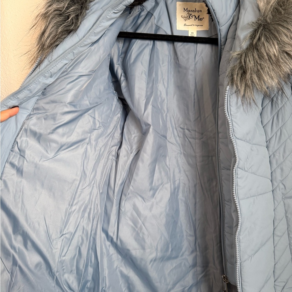 Maralyn & Me Women’s Blue Quilted Puffer Jacket XS Faux Fur Hood Belted NWT - Picture 8 of 16